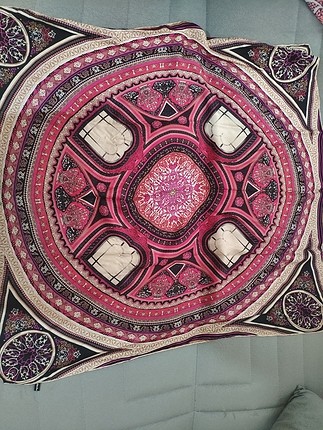 İpek eşarp 