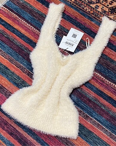 Krem rengi tüylü crop