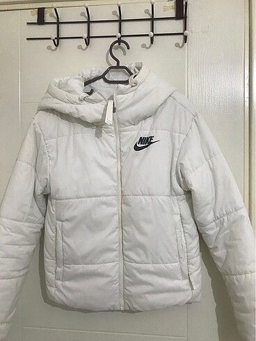 Nike beyaz mont
