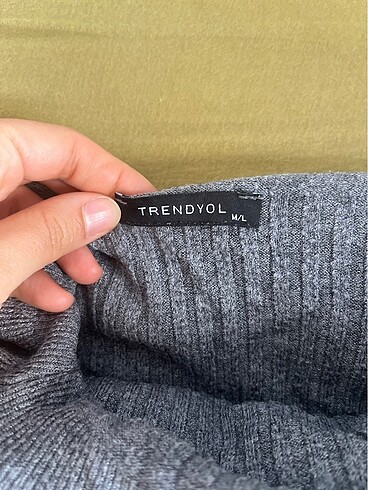 Trendyol & Milla Gri yakası açık bluz