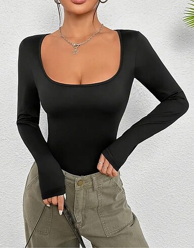 Siyah kare bodysuit