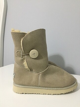 UGG bot