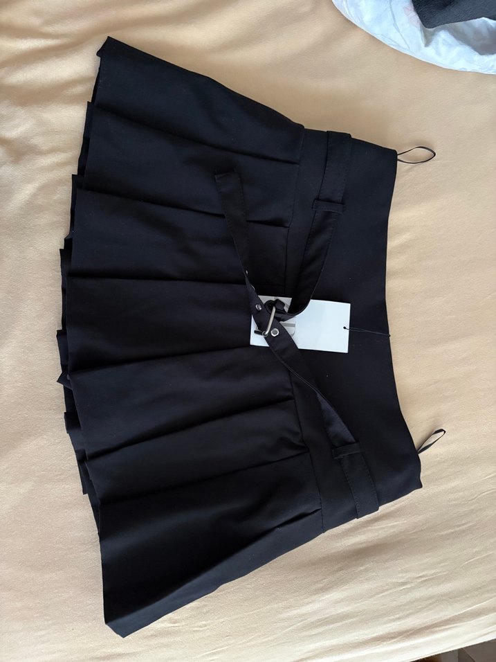 Zara Siyah Mini Pileli Şort Etek — görsel 2/4