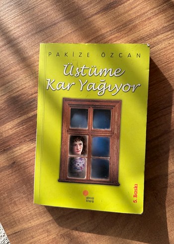 Üstüme Kar Yağıyor - Pakize Özcan
