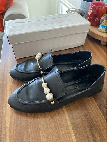 37 Beden İncili Siyah Loafer