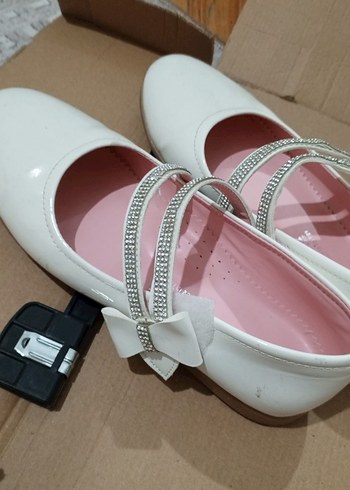 Beyaz Tokalı Kız Çocuk Babet - Görsel 4