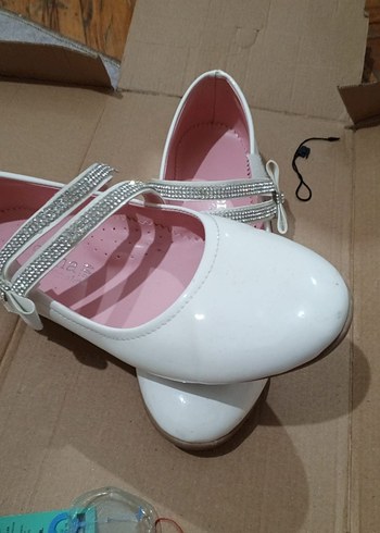 Beyaz Tokalı Kız Çocuk Babet - Görsel 2