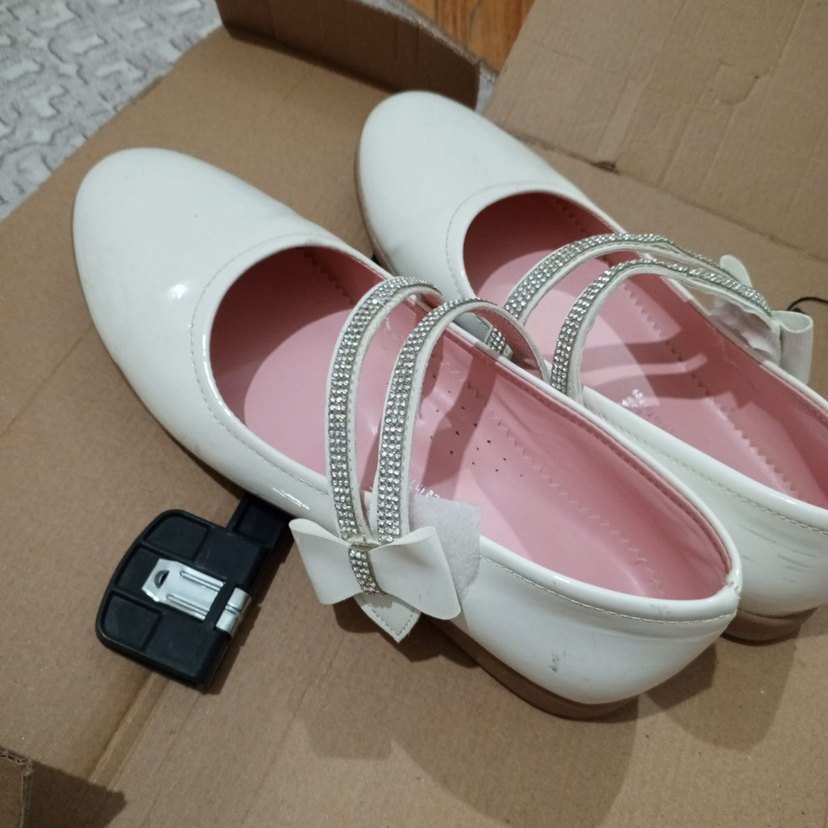 Beyaz Tokalı Kız Çocuk Babet - Görsel 4