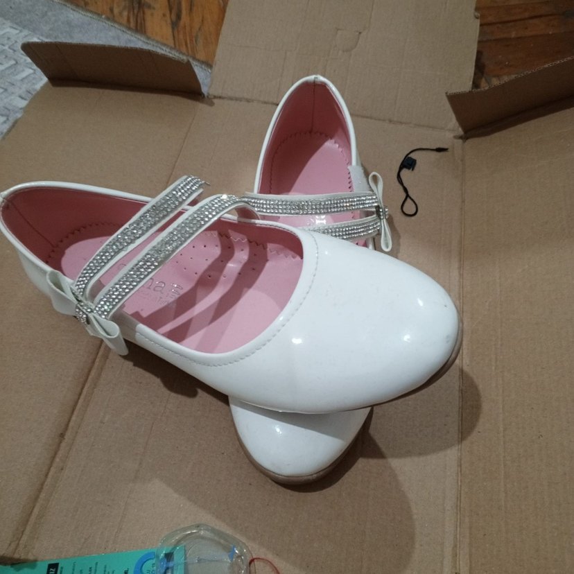 Beyaz Tokalı Kız Çocuk Babet - Görsel 2