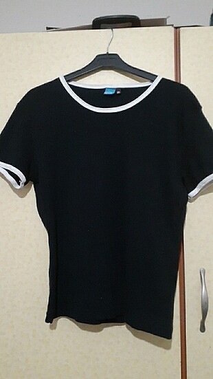 Düz siyah tişört 