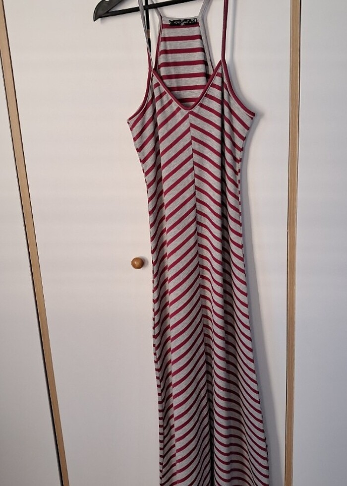 Çizgili uzun önden yırtmaçlı elbise - Görsel 4
