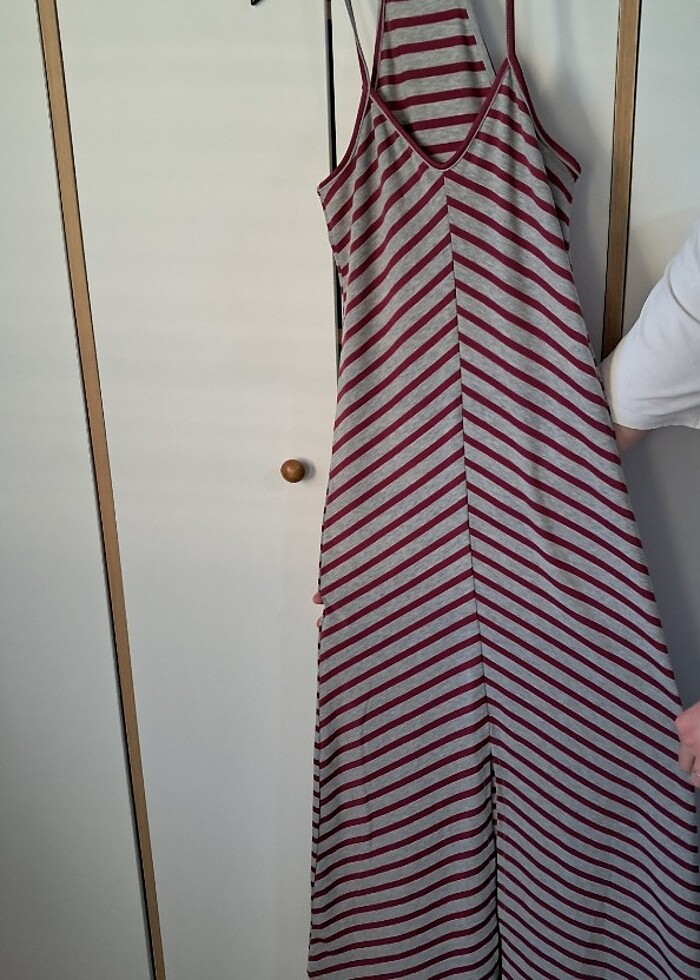 Çizgili uzun önden yırtmaçlı elbise - Görsel 5