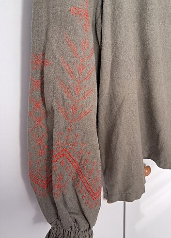 Dik yaka kolu işlemeli gömlek bluz - Görsel 6