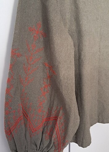 Dik yaka kolu işlemeli gömlek bluz - Görsel 9