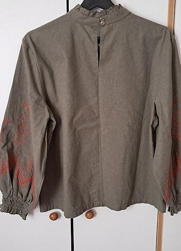 Dik yaka kolu işlemeli gömlek bluz - Görsel 10