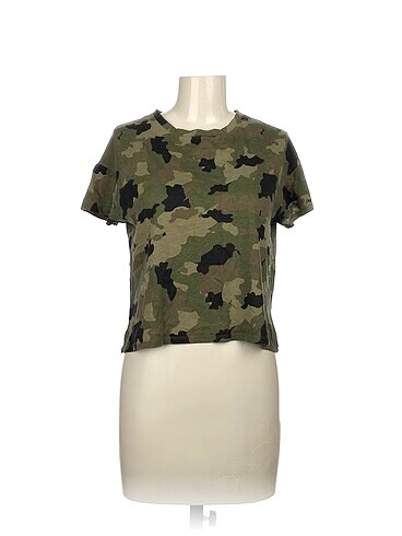 Pull and Bear T-shirt %70 İndirimli.