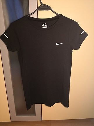 NIKE SPORCU TİŞÖRTÜ