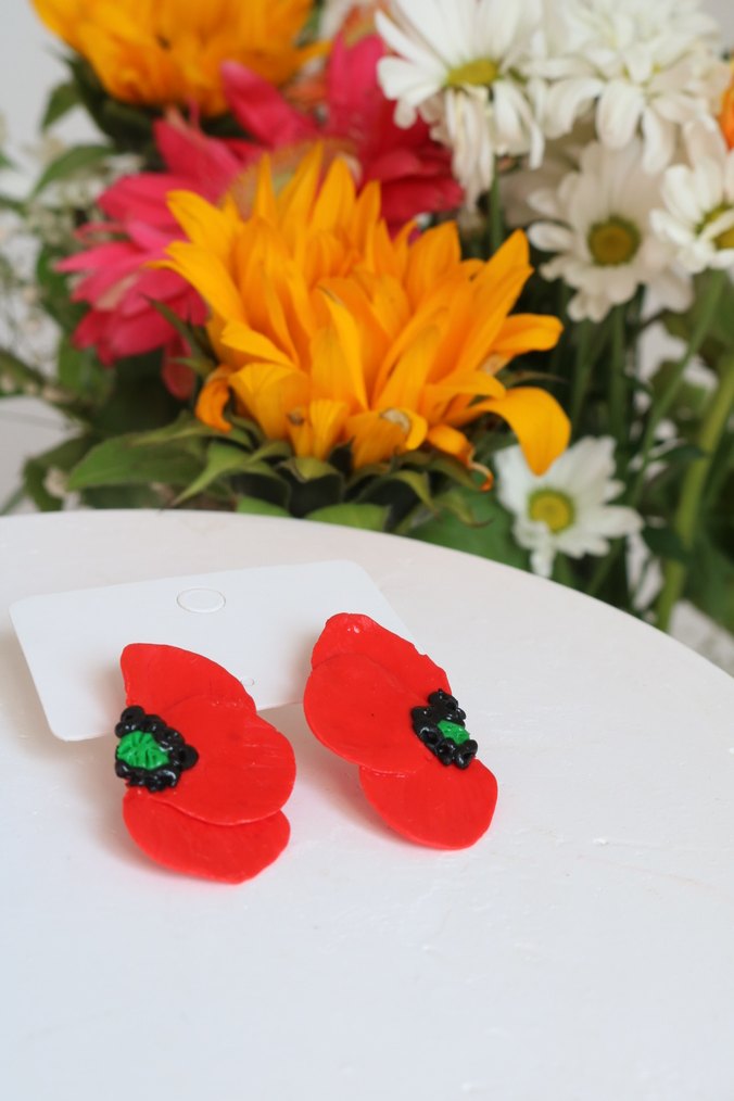 Kırmızı Mini Boncuklu Çiçek Küpeler - Görsel 2