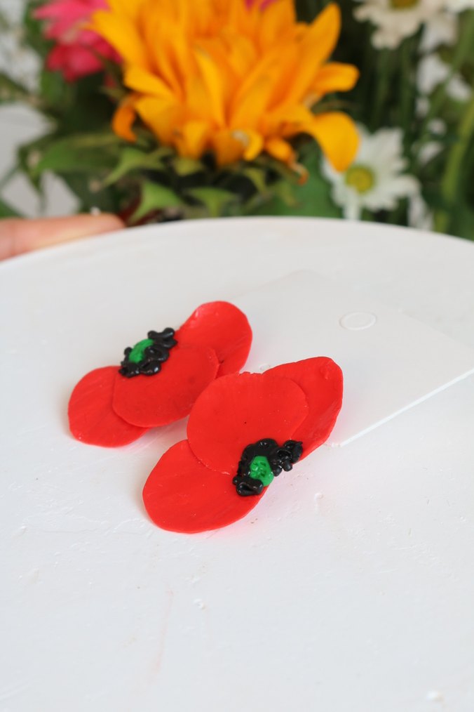 Kırmızı Mini Boncuklu Çiçek Küpeler - Görsel 5