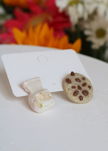 Beyaz Mini Minimalist Küpe - Görsel 4