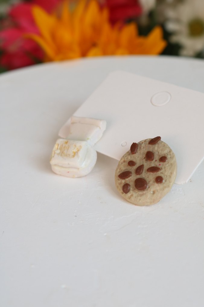 Beyaz Mini Minimalist Küpe - Görsel 5