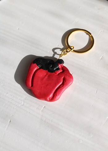 Kırmızı Püsküllü Gotik Kadın Anahtarlık - Görsel 4