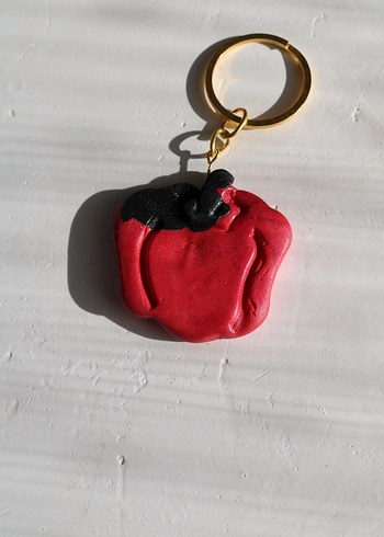 Kırmızı Püsküllü Gotik Kadın Anahtarlık - Görsel 5