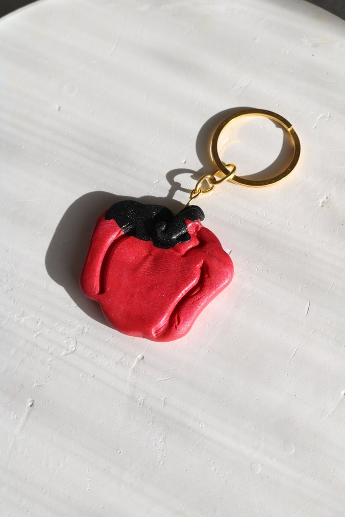 Kırmızı Püsküllü Gotik Kadın Anahtarlık - Görsel 4