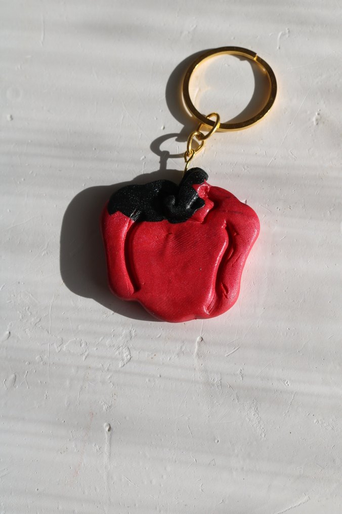 Kırmızı Püsküllü Gotik Kadın Anahtarlık - Görsel 5