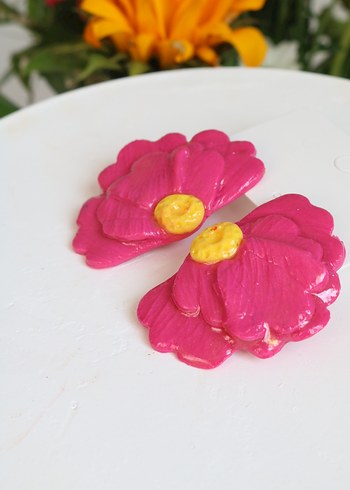 Pembe Çiçek Desenli Mini Küpe - Görsel 2