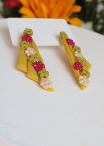 Sarı Boncuklu Çiçekli Mini Küpe - Görsel 4