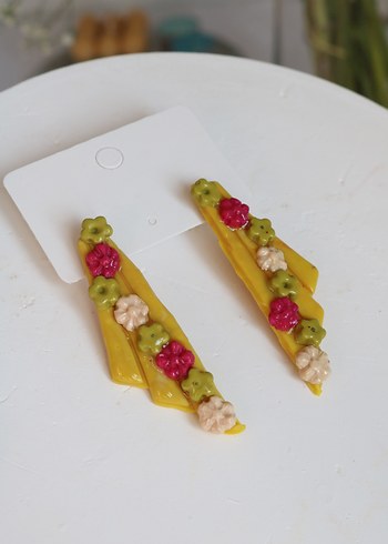 Sarı Boncuklu Çiçekli Mini Küpe - Görsel 2