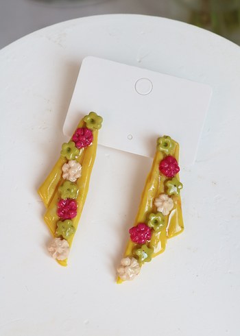 Sarı Boncuklu Çiçekli Mini Küpe - Görsel 3