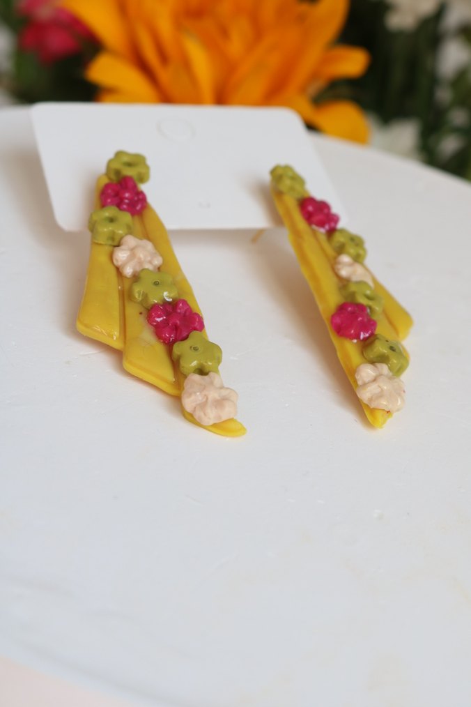 Sarı Boncuklu Çiçekli Mini Küpe - Görsel 4