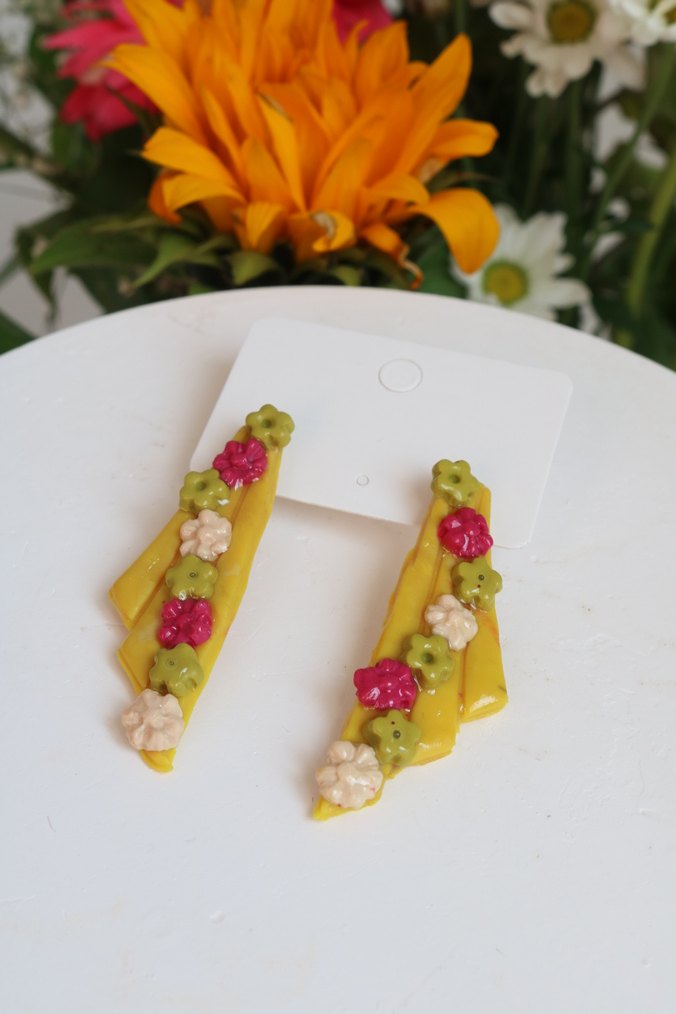 Sarı Boncuklu Çiçekli Mini Küpe - Görsel 5