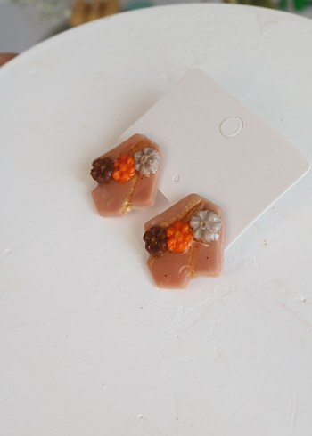 Mini Bej Boncuklu Çiçek Küpeler - Görsel 6