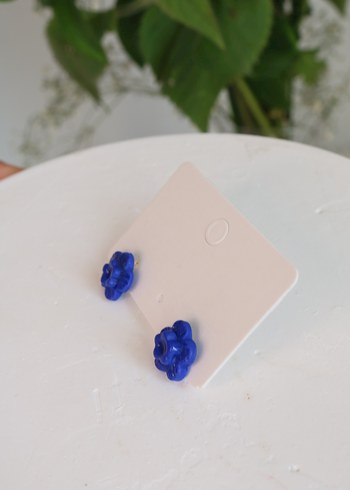 Mavi Boncuklu Mini Çiçek Küpeler - Görsel 2