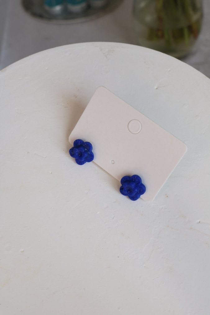 Mavi Boncuklu Mini Çiçek Küpeler - Görsel 5