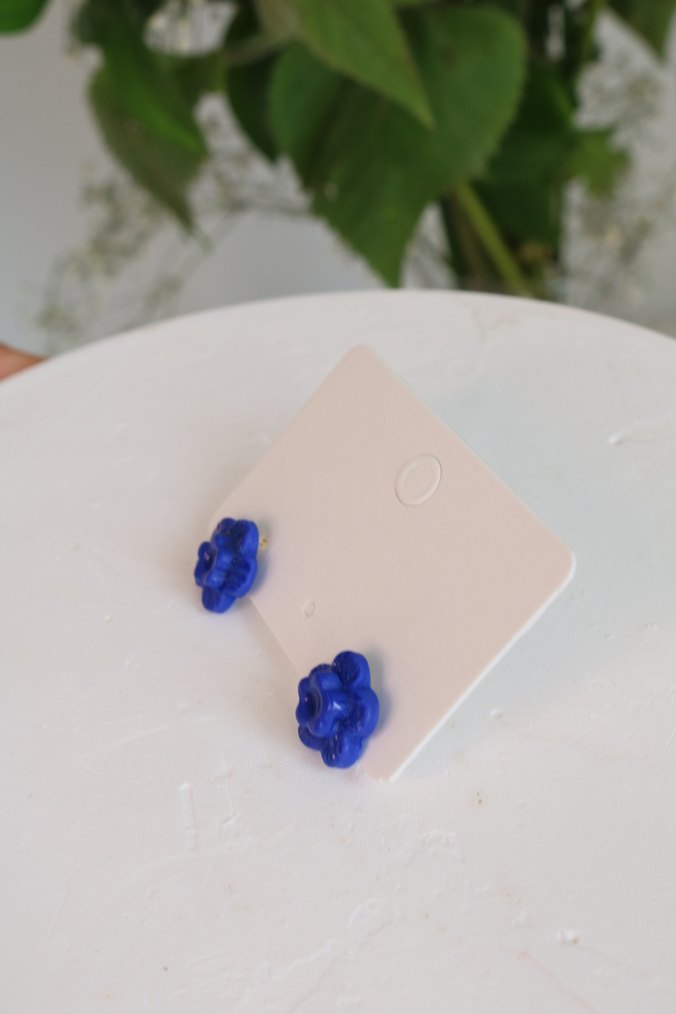 Mavi Boncuklu Mini Çiçek Küpeler - Görsel 2