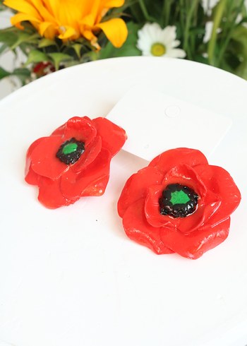 Kırmızı Boncuk Detaylı Çiçek Küpe - Görsel 7