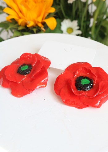 Kırmızı Boncuk Detaylı Çiçek Küpe - Görsel 8