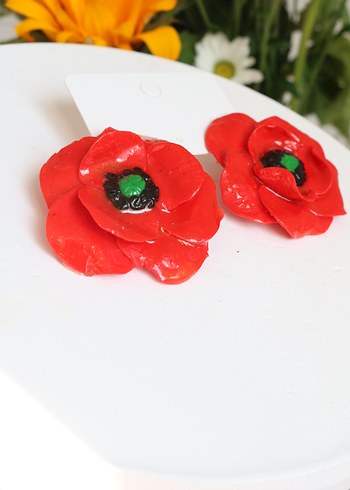 Kırmızı Boncuk Detaylı Çiçek Küpe - Görsel 6