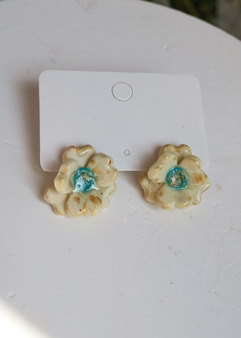 Renkli Boncuklu Çiçek Desenli Mini Küpe - Görsel 6