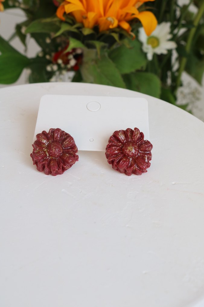 Kırmızı Boncuklu Mini Çiçek Küpeler - Görsel 3