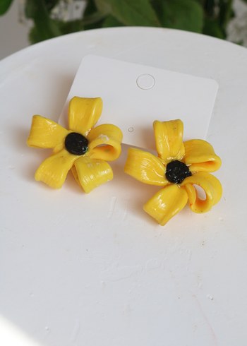 Sarı Mini Çiçekli Fiyonk Küpeler - Görsel 2