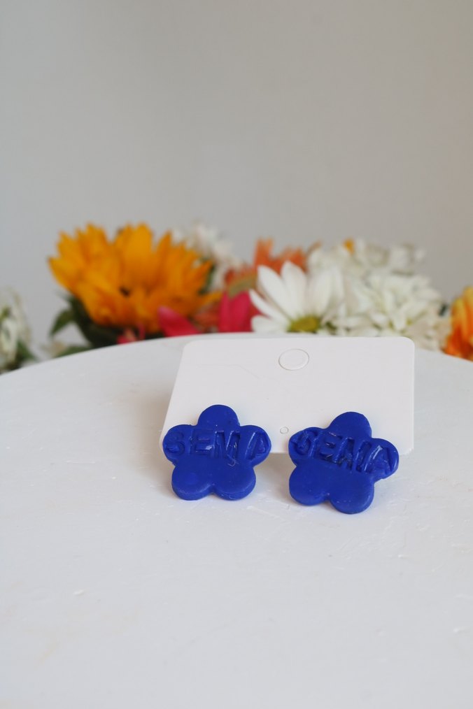 Mavi Mini Düğmeli Çiçek Küpeler - Görsel 3