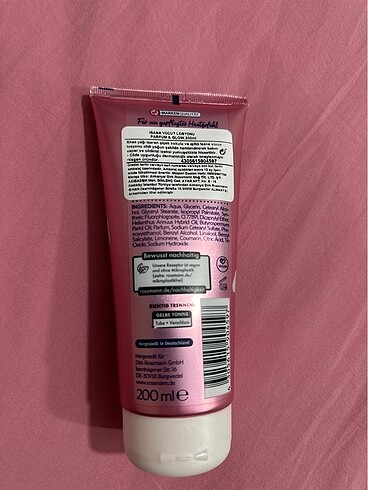 La Roche Posay İsana vücut losyonu parfümlü