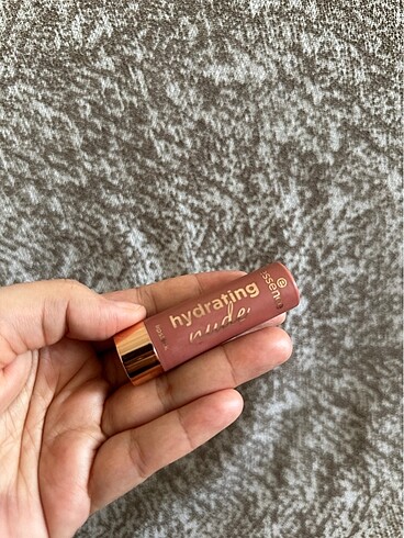 Essence hydrating ruj