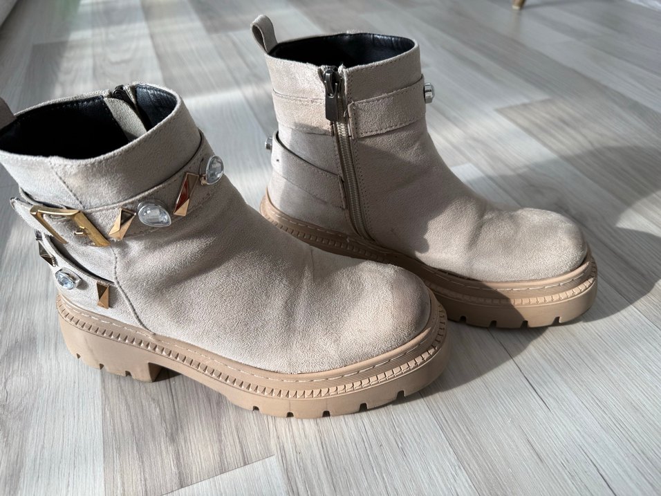 Bej Süet Tokalı Kadın Bot - Görsel 2