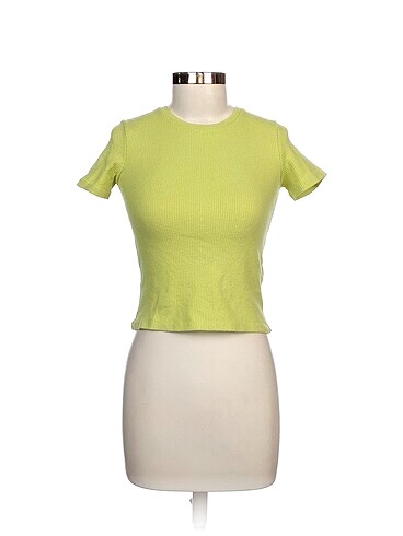 Pull and Bear T-shirt %70 İndirimli.